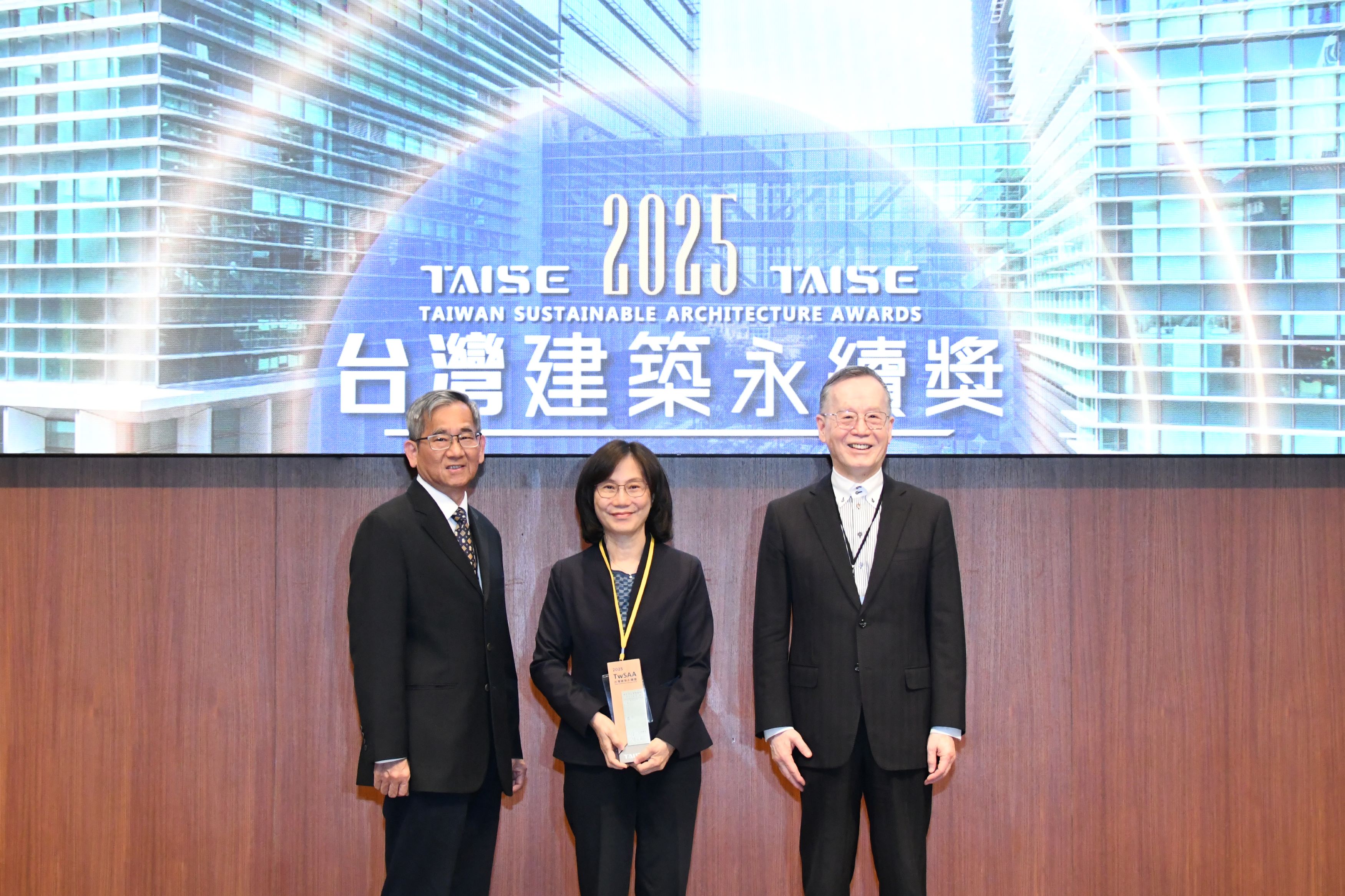 合庫銀行榮獲首屆「TwSAA台灣建築永續獎金獎」及 「節能建築領袖獎」肯定